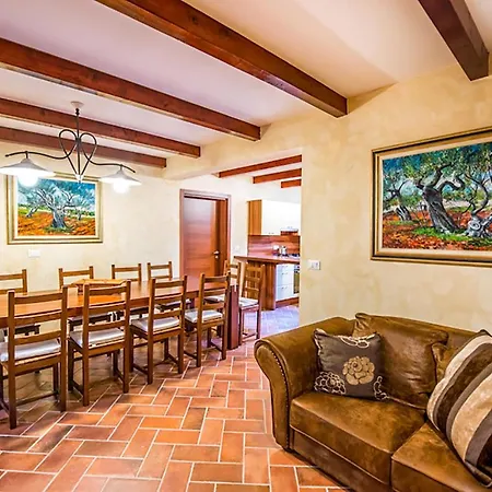 Gorgeous In With Kitchen Holiday home *